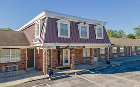 Country Club Inn & Suites